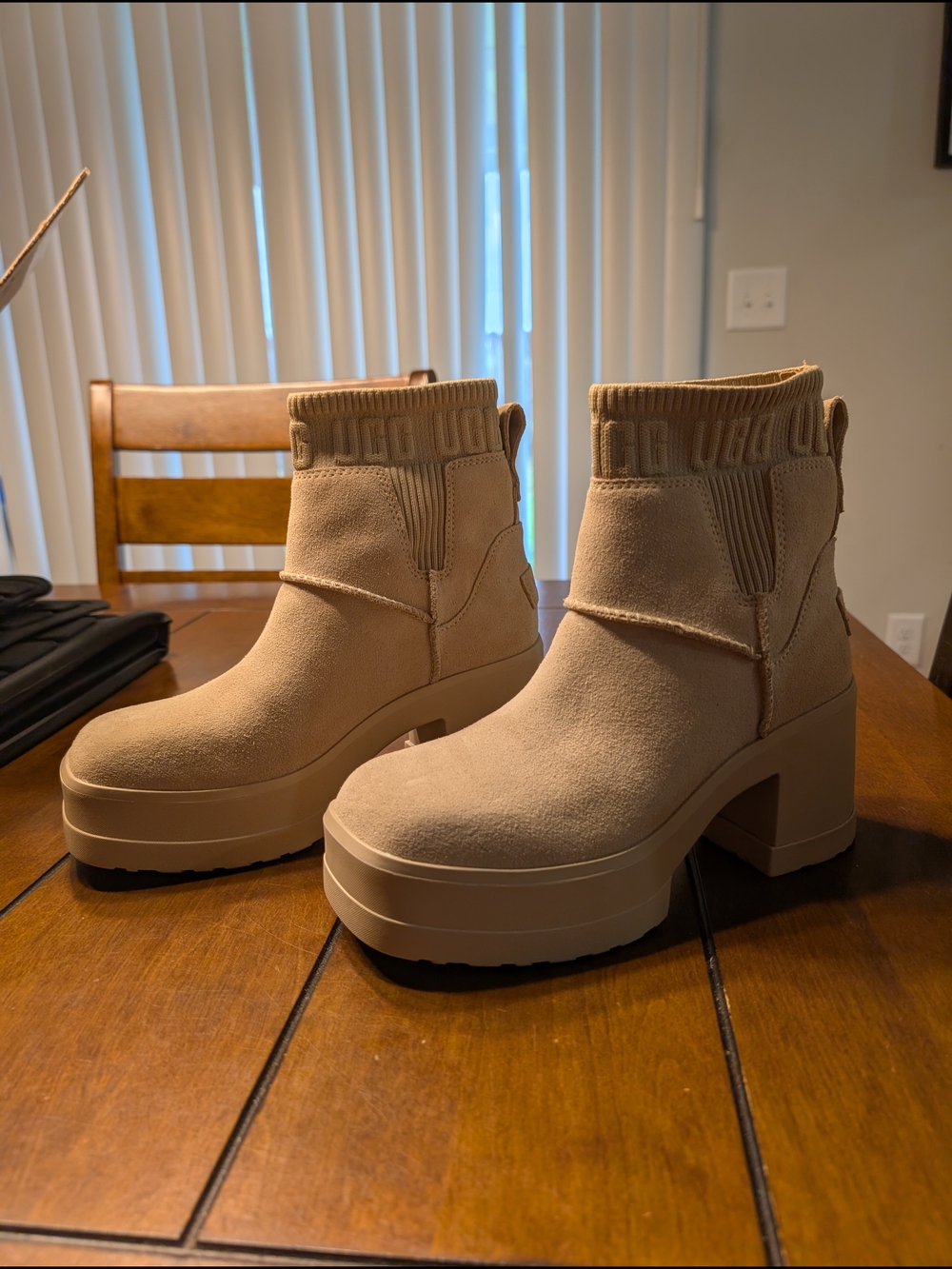 UGG New Heights Chunky Platform Boots Size 7 Sand